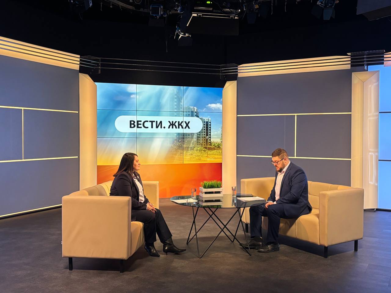 «Соблюдение требований безопасности при чистке крыш от наледи и снега» — тема нового выпуска программы «Вести ЖКХ»