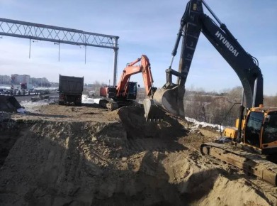 На мосту у Телецентра устанавливают новые ливневки