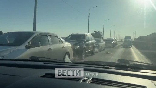 В Омске на мосту 60-летия ВЛКСМ произошла авария