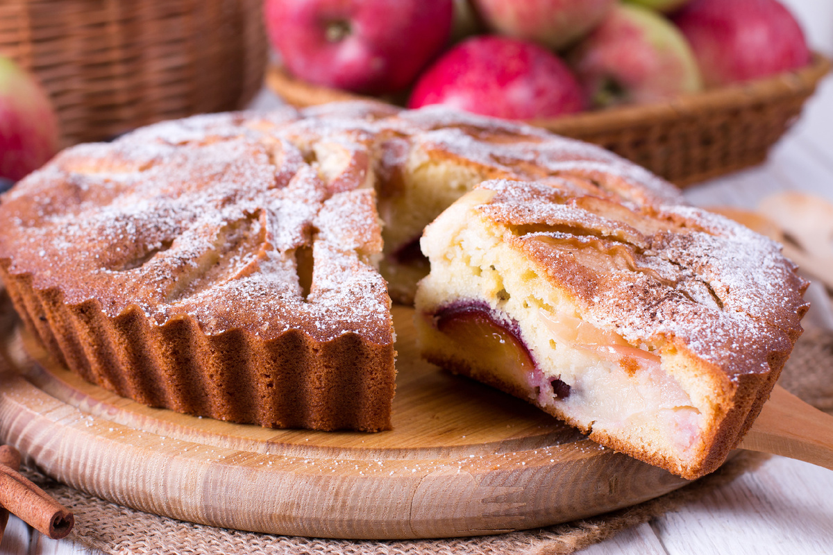 Ленивая шарлотка: быстро и просто к чаю