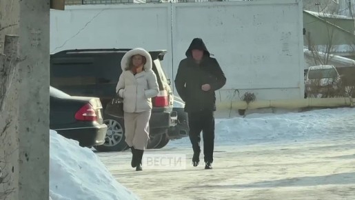 Бывший глава ФСИН по Омской области приехал в суд с женой