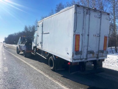 На 574-м километре автодороги Тюмень–Омск инспекторы ДПС остановили грузовой автомобиль «Исузу»