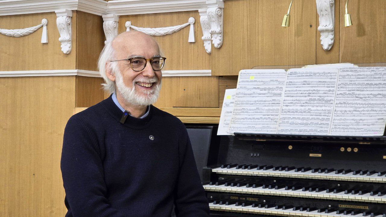 Один из самых авторитетных интерпретаторов старинной музыки — итальянский органист, клавесинист, дирижёр и педагог Лоренцо Гьельми выступает сегодня в Культурной столице Один из самых авторитетных интерпретаторов старинной музыки — итальянский органист, клавесинист, дирижёр и педагог Лоренцо Гьельми выступает сегодня в Культурной столице