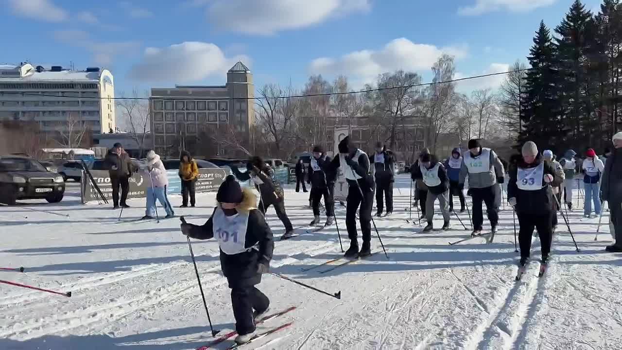Омичи вышли на старт лыжной гонки «Спорт во благо»