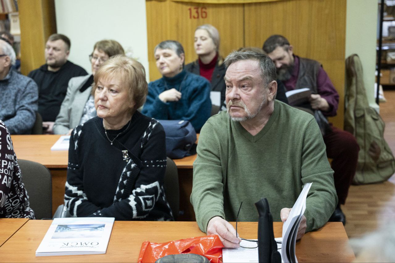 Принял участие в презентации нового номера журнала "Литературный Омск", который много лет издается при поддержке Минкультуры региона Принял участие в презентации нового номера журнала "Литературный Омск", который много лет издается при поддержке Минкультуры региона