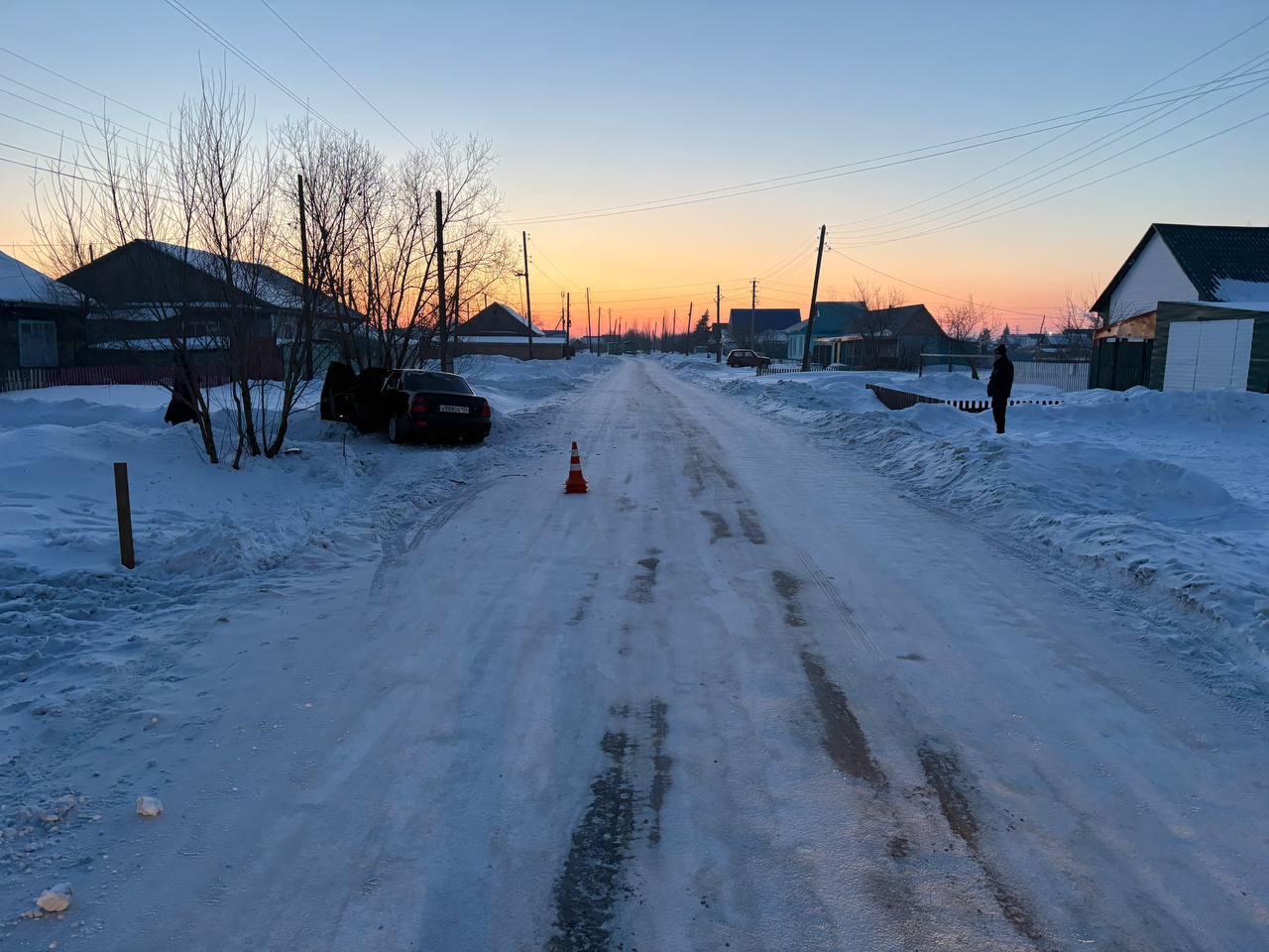 В 17:40 часов в Госавтоинспекцию по Исилькульскому району поступило сообщение о ДТП, в котором пострадал несовершеннолетний пешеход В 17:40 часов в Госавтоинспекцию по Исилькульскому району поступило сообщение о ДТП, в котором пострадал несовершеннолетний пешеход