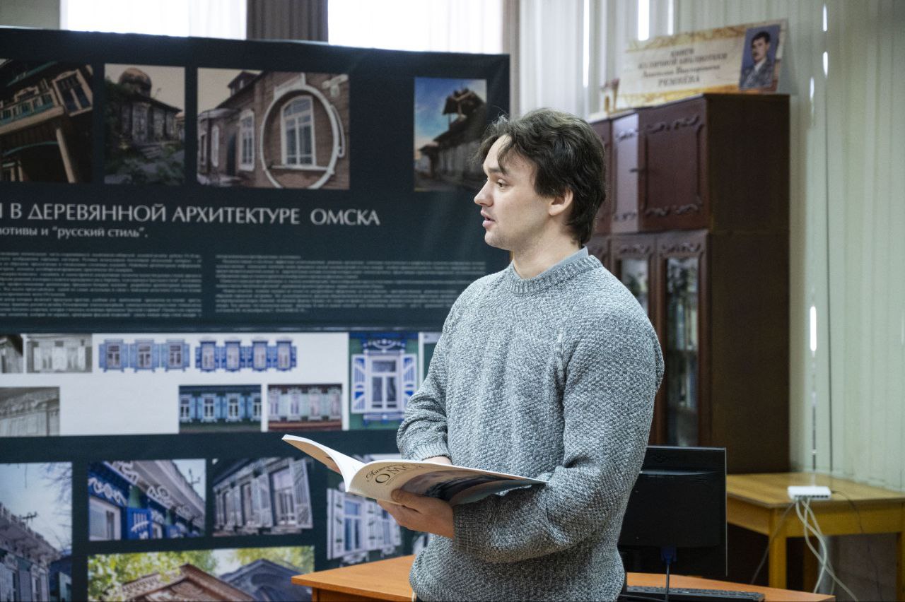 Принял участие в презентации нового номера журнала "Литературный Омск", который много лет издается при поддержке Минкультуры региона Принял участие в презентации нового номера журнала "Литературный Омск", который много лет издается при поддержке Минкультуры региона