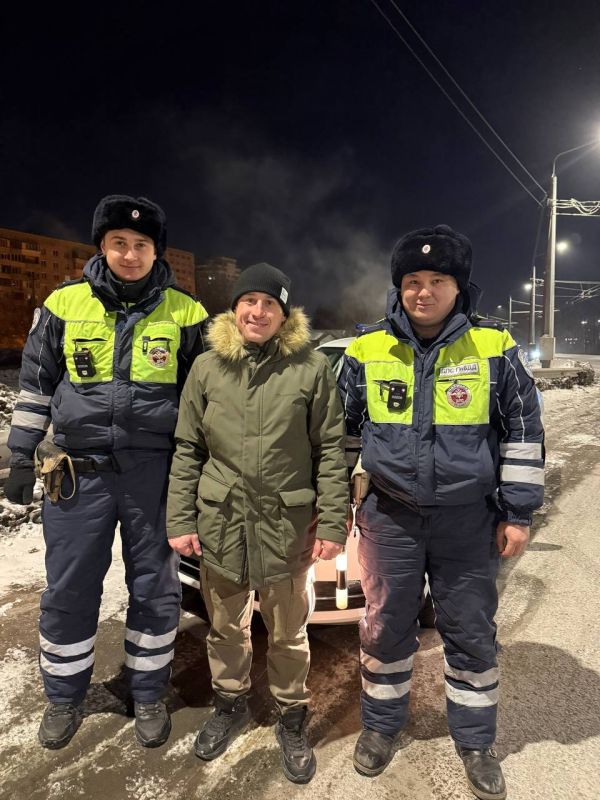 Омич поблагодарил инспекторов ДПС за спасение родственника