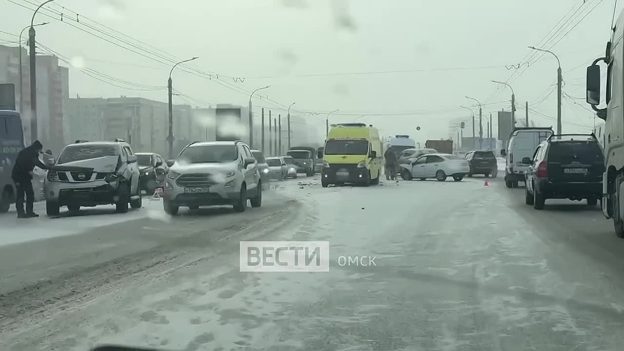В Омске на левом берегу произошла сильная авария