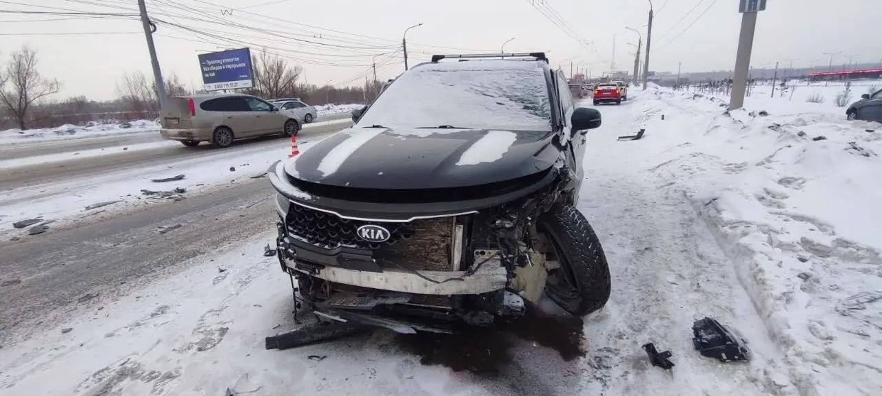 В Омске в Кировском округе произошло массовое ДТП В Омске в Кировском округе произошло массовое ДТП