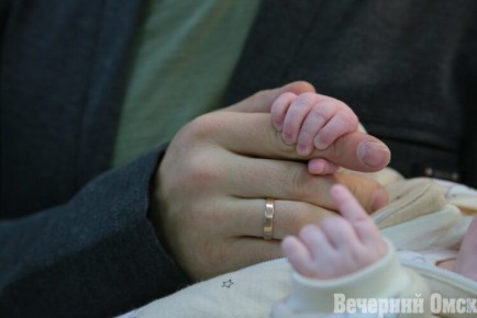 В Омской области подвели итоги февраля: родилось больше тысячи малышей