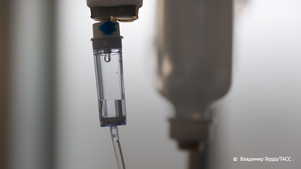 Известного омского врача-ортопеда Михаила Коробейникова, которого во время отпуска в Таиланде парализовало из-за ишемического спинального инфаркта, доставили спецбортом в Омск