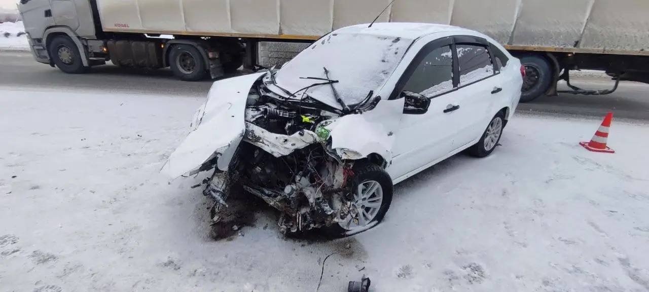 В Омске в Кировском округе произошло массовое ДТП В Омске в Кировском округе произошло массовое ДТП