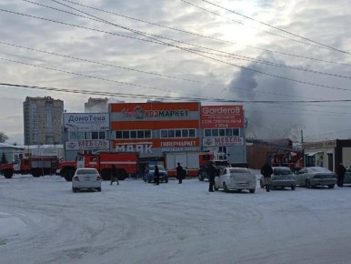 В Омске произошел пожар в гипермаркете «Маяк» на проспекте Мира