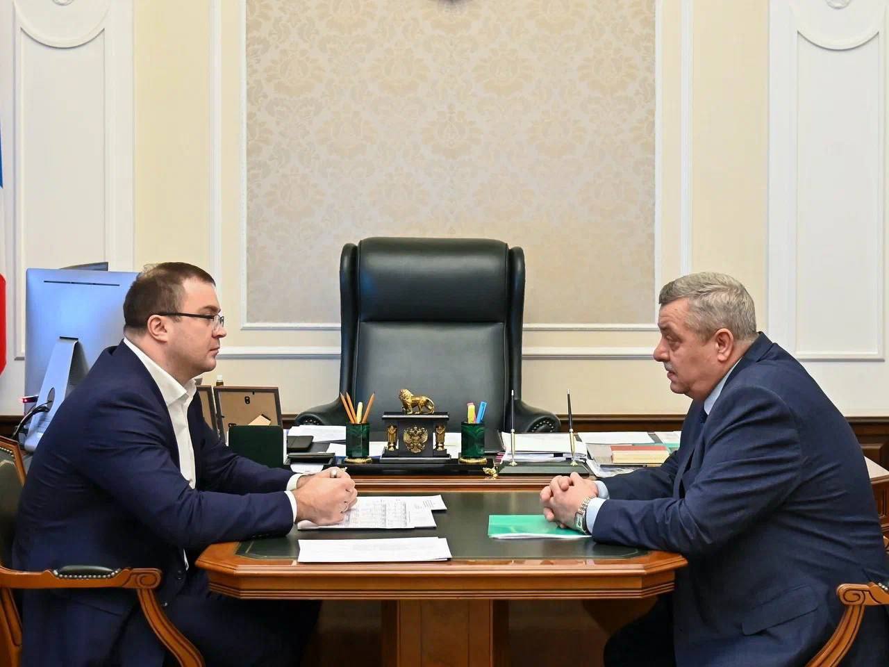 Виталий Хоценко провел рабочие встречи с главами Шербакульского и Нововаршавского районов Виталий Хоценко провел рабочие встречи с главами Шербакульского и Нововаршавского районов