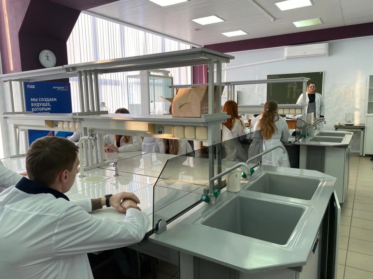 Талантливые омичи со всего региона занимаются в современных научно-исследовательских лабораториях Талантливые омичи со всего региона занимаются в современных научно-исследовательских лабораториях