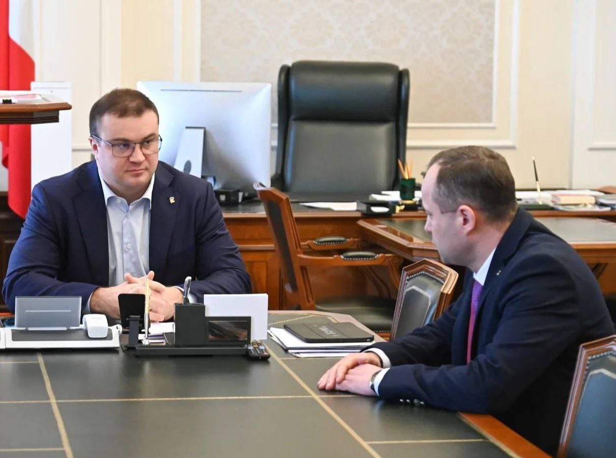 Виталий Хоценко обсудил с ветераном СВО итоги стажировки в проекте «ПРОдвижение ГЕРОЕВ»