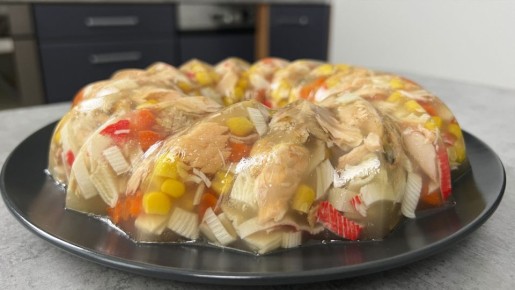 Заливное на Новый год: секреты экономного и вкусного угощения