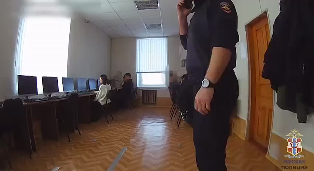 Попытка списать на экзамене в ГАИ: у кандидата из Калачинского района изъяли микронаушник