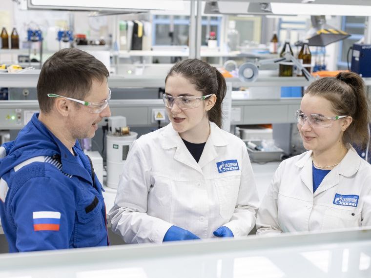 Сотрудницы омского ОНПЗ рассказали о работе в преддверии 8 Марта