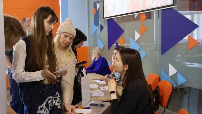 1,3 тыс. женщин с начала года трудоустроил Кадровый центр «Работа России» Омской области
