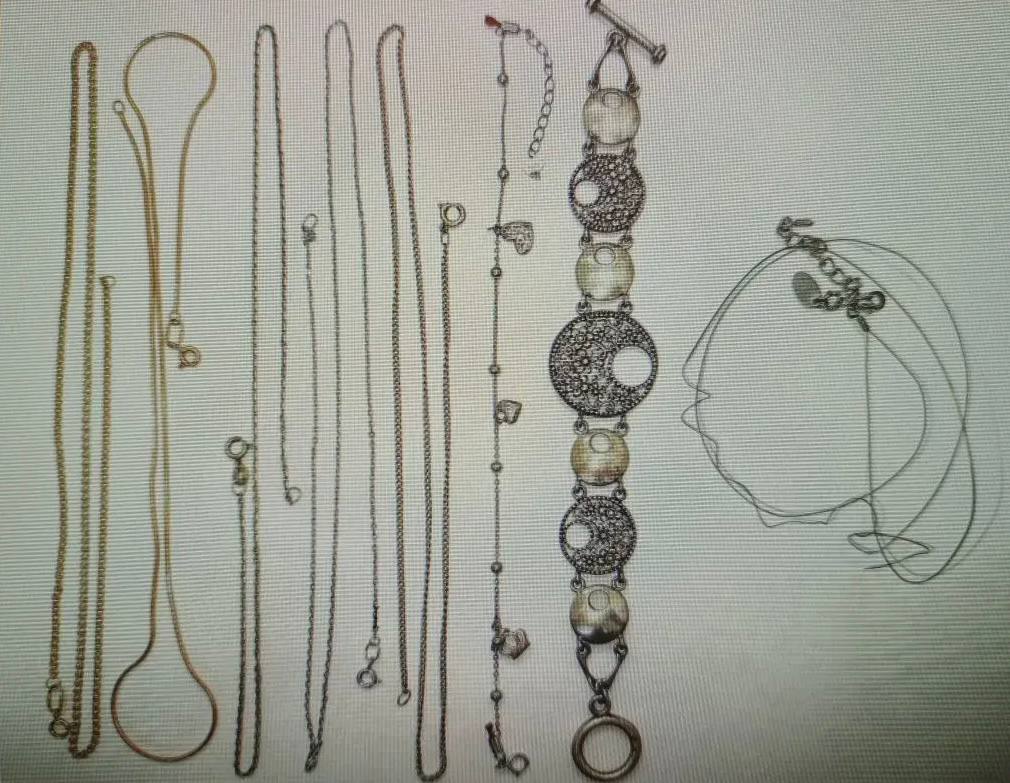 В Омске прокуратура направила в суд уголовное дело в отношении двух иностранцев, обвиняемых в краже золотых изделий и валюты из коттеджа В Омске прокуратура направила в суд уголовное дело в отношении двух иностранцев, обвиняемых в краже золотых изделий и валюты из коттеджа