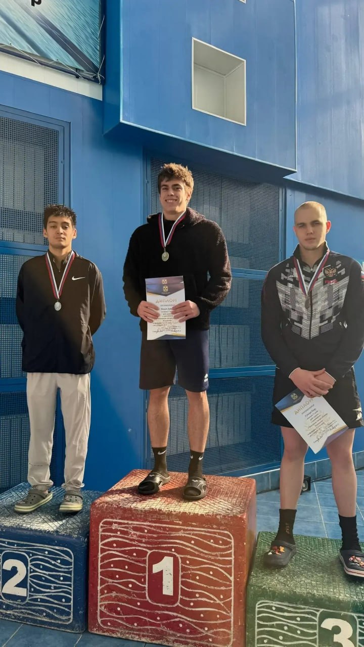 Омские пловцы разыграли медали чемпионата и первенства региона