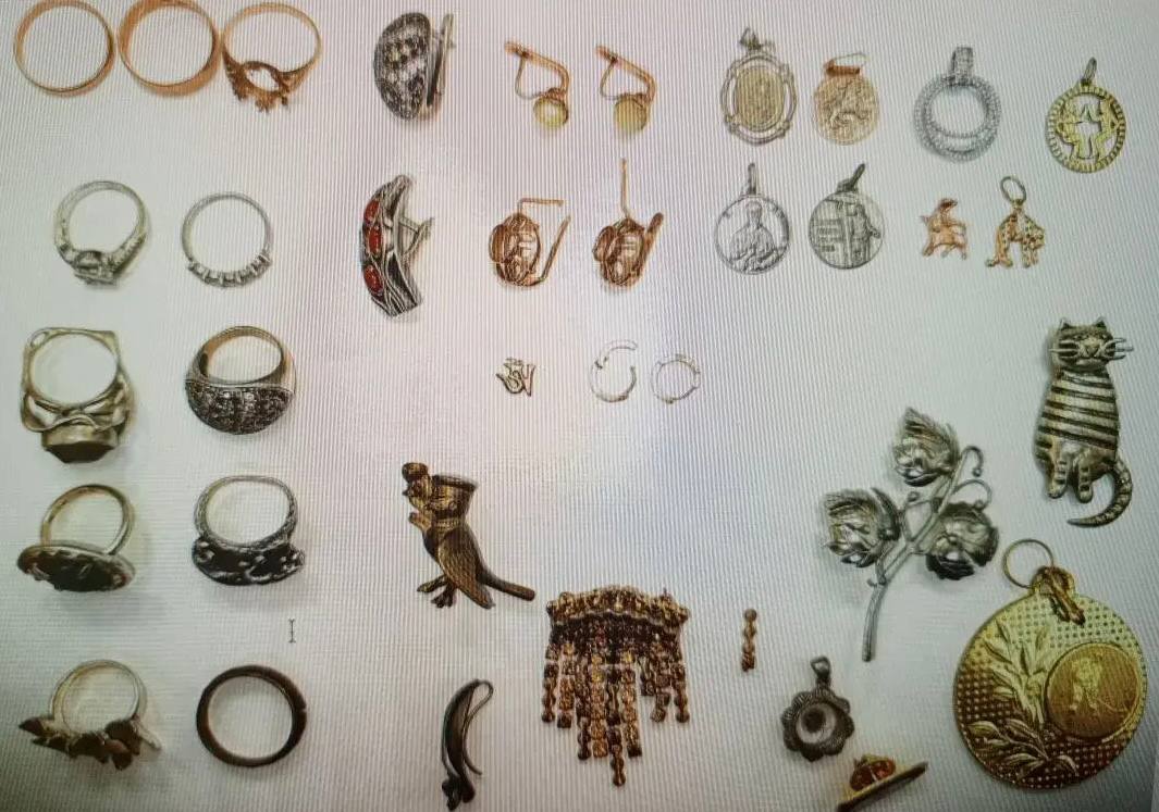 В Омске прокуратура направила в суд уголовное дело в отношении двух иностранцев, обвиняемых в краже золотых изделий и валюты из коттеджа