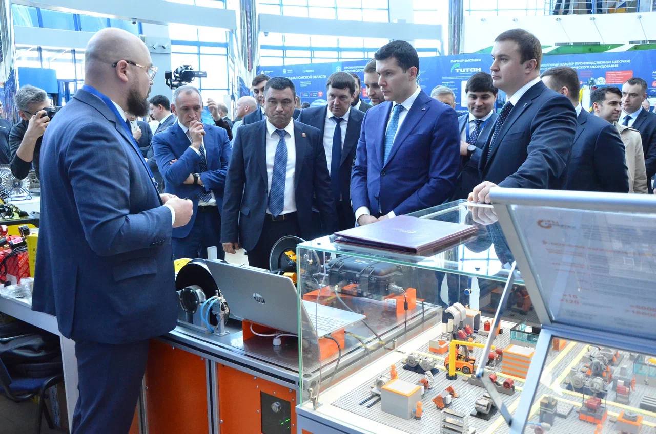 В Омске Антон Алиханов и Виталий Хоценко обсудили развитие химической промышленности В Омске Антон Алиханов и Виталий Хоценко обсудили развитие химической промышленности