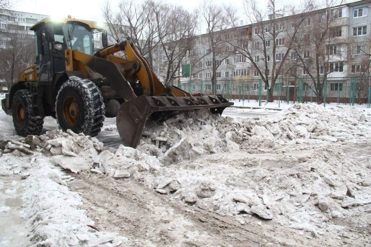Омичам напоминают, кто отвечает за уборку снега и наледи в период потепления и активного снеготаяния Омичам напоминают, кто отвечает за уборку снега и наледи в период потепления и активного снеготаяния