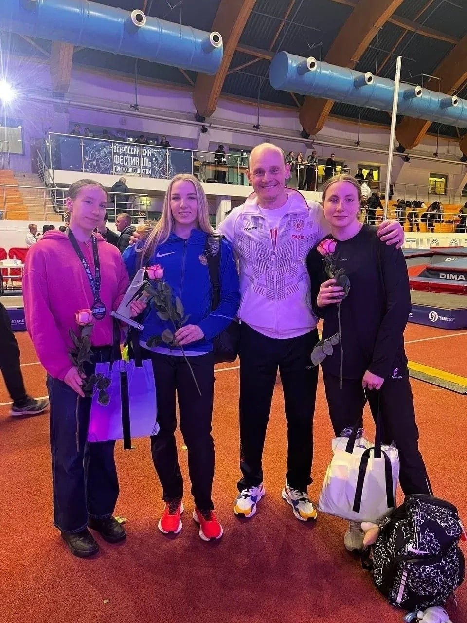 Омские легкоатлеты завоевали 4 медали на всероссийском фестивале по прыжкам с шестом и в высоту в Москве