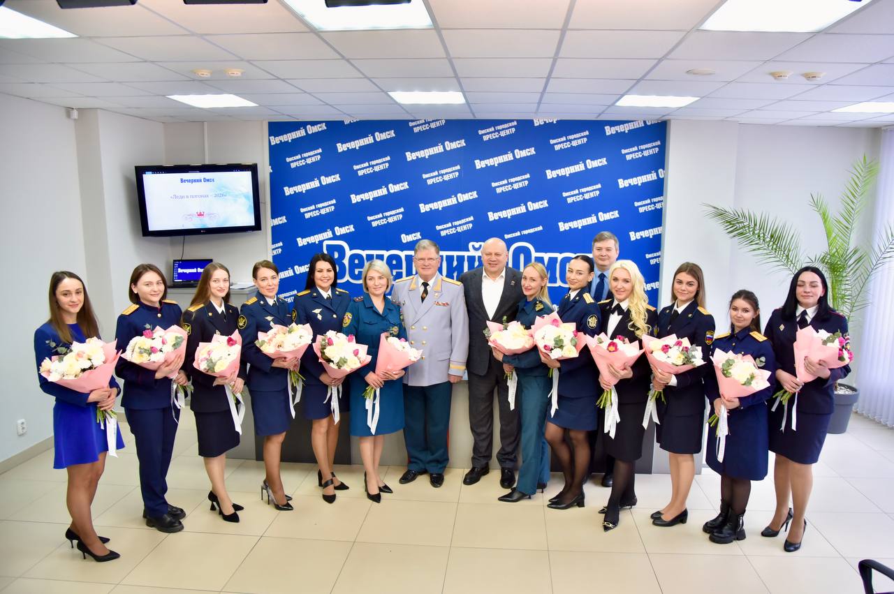 Сергей Шелест: Вместе с председателем Омского городского Совета Владимиром Валентиновичем Корбутом поздравили участниц традиционного конкурса «Вечерки» — «Леди в погонах»