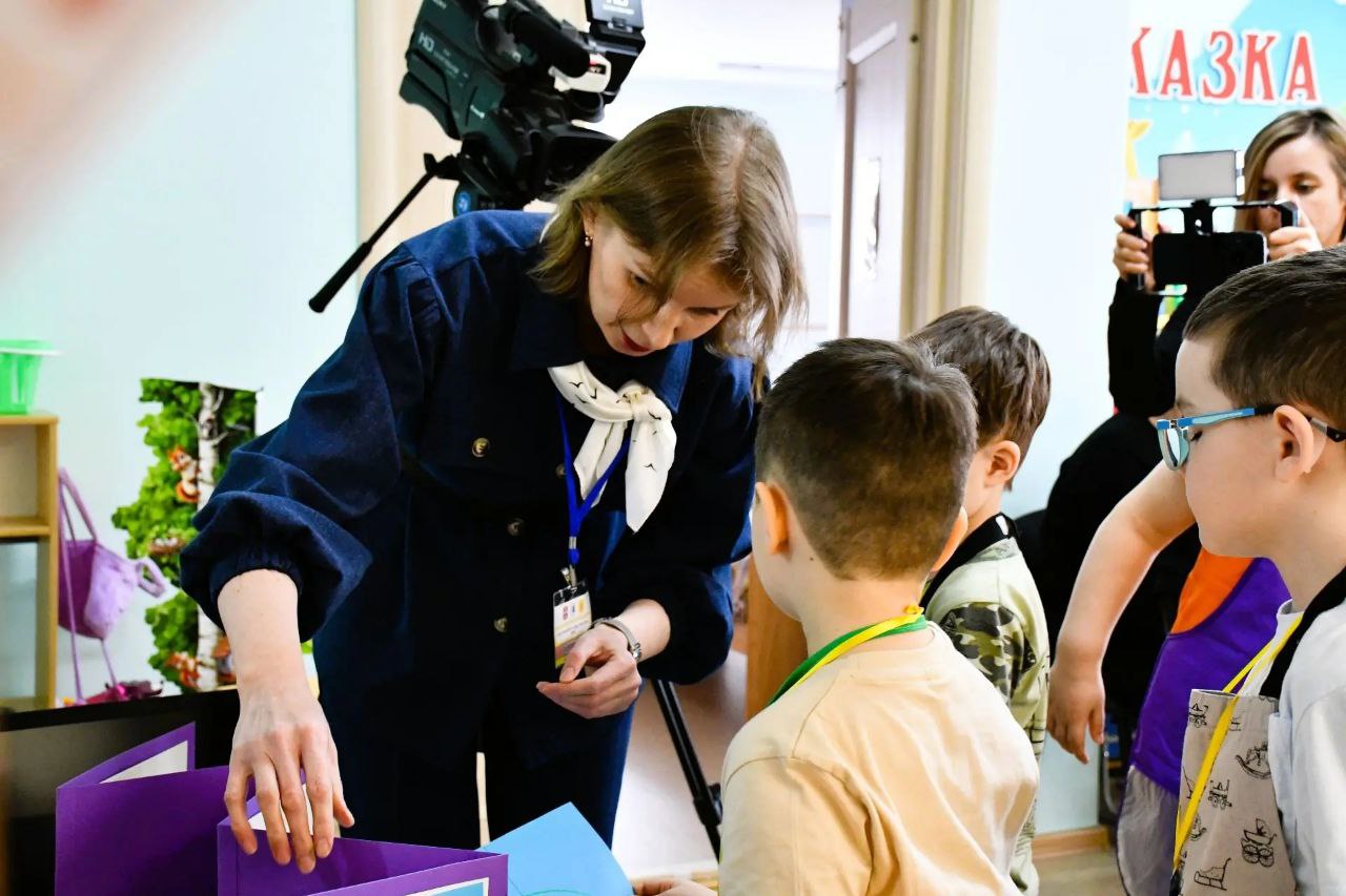 Пять лучших педагогов дошкольного образования выйдут в финал областного этапа конкурса «Воспитатель года России» Пять лучших педагогов дошкольного образования выйдут в финал областного этапа конкурса «Воспитатель года России»