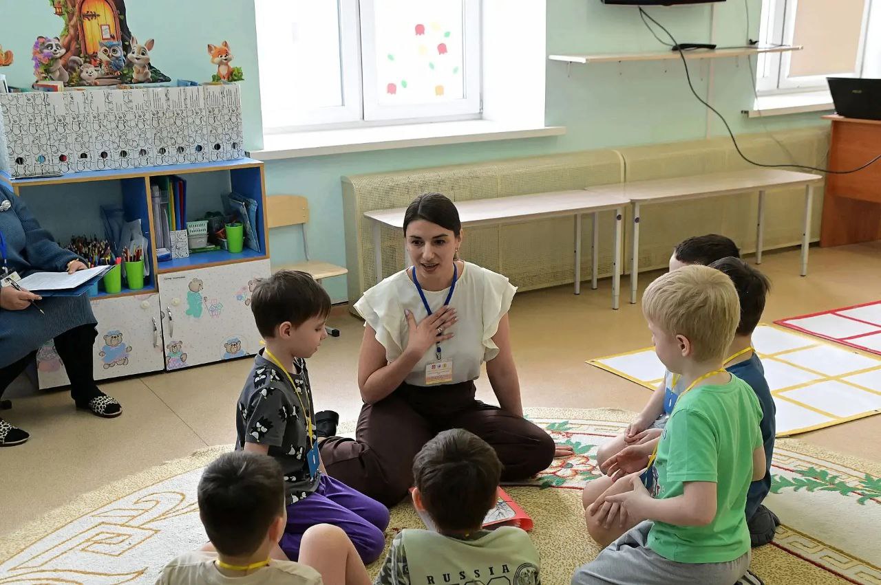 Пять лучших педагогов дошкольного образования выйдут в финал областного этапа конкурса «Воспитатель года России» Пять лучших педагогов дошкольного образования выйдут в финал областного этапа конкурса «Воспитатель года России»