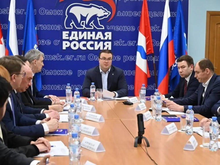 Политолог Максим Жаров прокомментировал решение губернатора Омской области возглавить оргкомитет по подготовке к предварительному голосованию «Единой России»