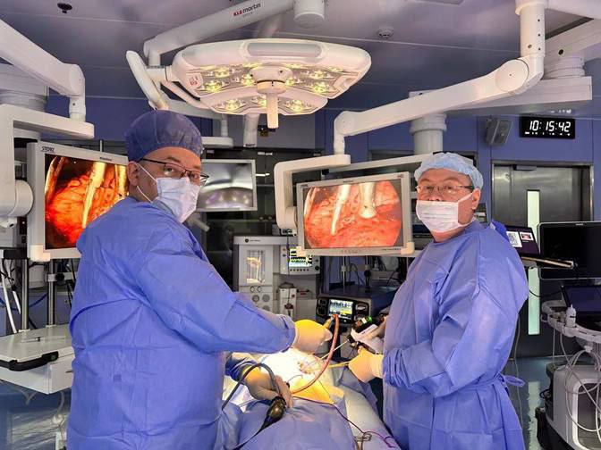 Хирурги КМХЦ внедряют в свою практику лучшие мировые методики Хирурги КМХЦ внедряют в свою практику лучшие мировые методики