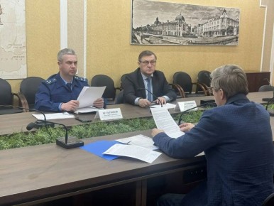 Заместитель прокурора Омской области Евгений Бельтюков и Уполномоченный по защите прав предпринимателей в регионе Юрий Герасименко провели личный прием предпринимателей