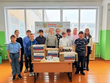 Жители Омской области собрали посылки для участников СВО