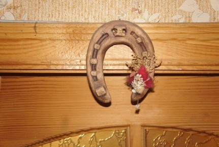 Как подкова над дверью может изменить ваши мысли