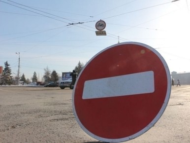 На Перелёта в Омске временно ограничат движение