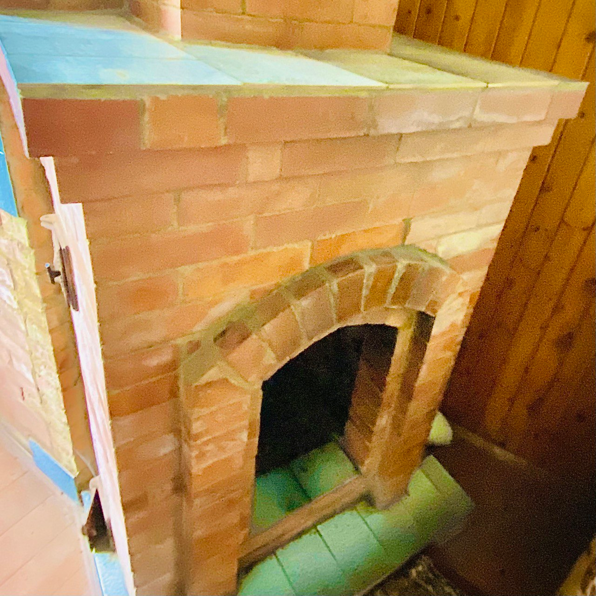 Как вернуть кирпичной печи былую славу: секреты легкой очистки дымохода и топки