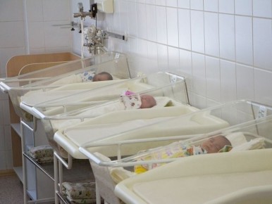 В марте в Омской области родились 1020 малышей: 540 мальчиков и 480 девочек