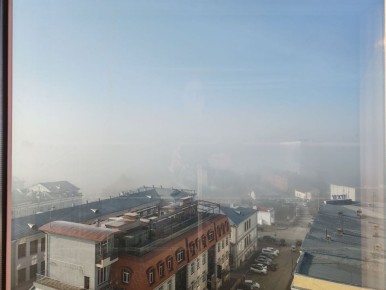 Омские дороги местами сковал утренний туман