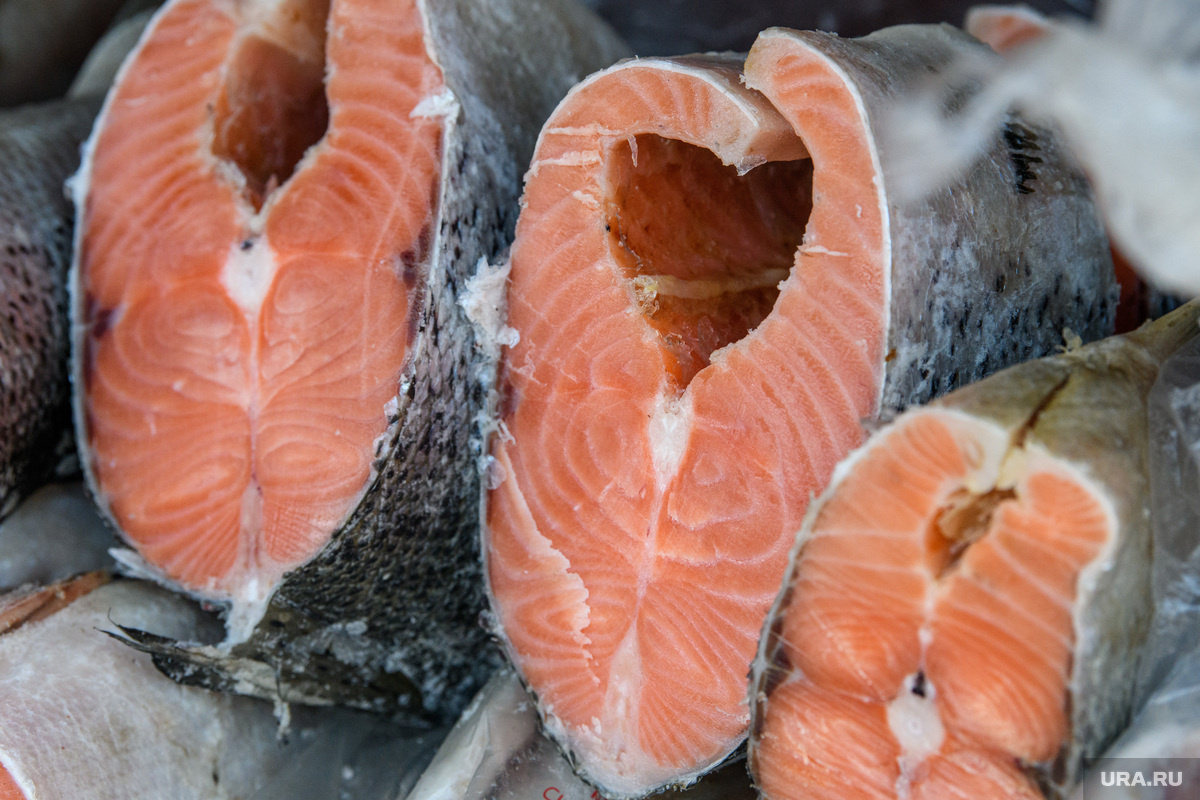 Почему красная рыба в России остается дорогой, несмотря на снижение оптовых цен