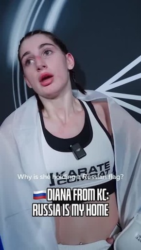 Бойцы ММА гордо поднимают флаг России и отвечают русофобам