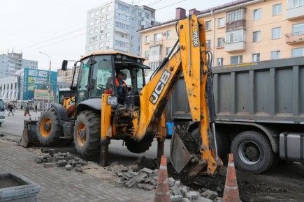 Виталий Хоценко: В Омске дорожники начали ремонт участка улицы Красный Путь