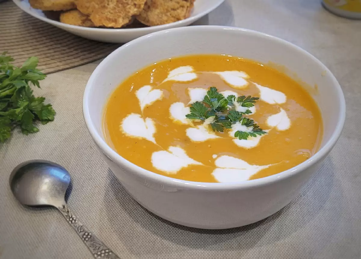 Согревающий суп-пюре из тыквы и батата: легкий путь к здоровью