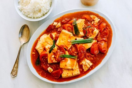 Тофу с томатами по-китайски — простое и вкусное блюдо