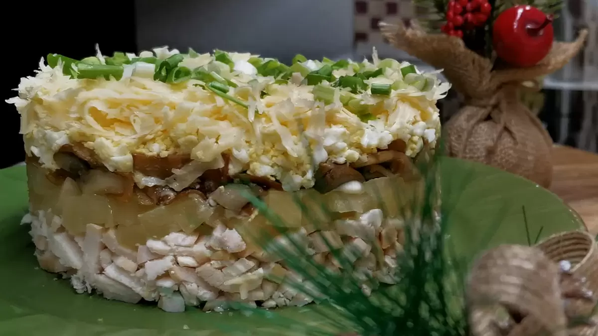 Необычный салат для новогоднего стола