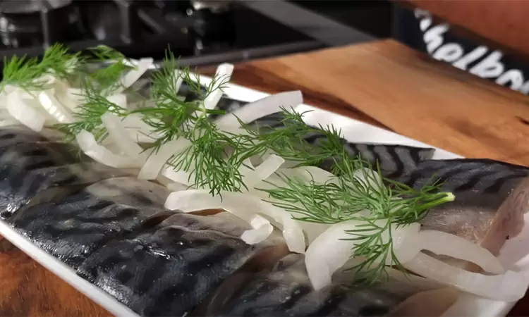 Как необычная скумбрия может стать звездой вашего стола: секреты идеального маринада